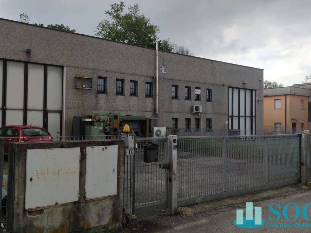 capannone in vendita a Carvico