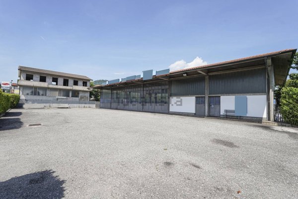 locale di sgombero in vendita a Carvico
