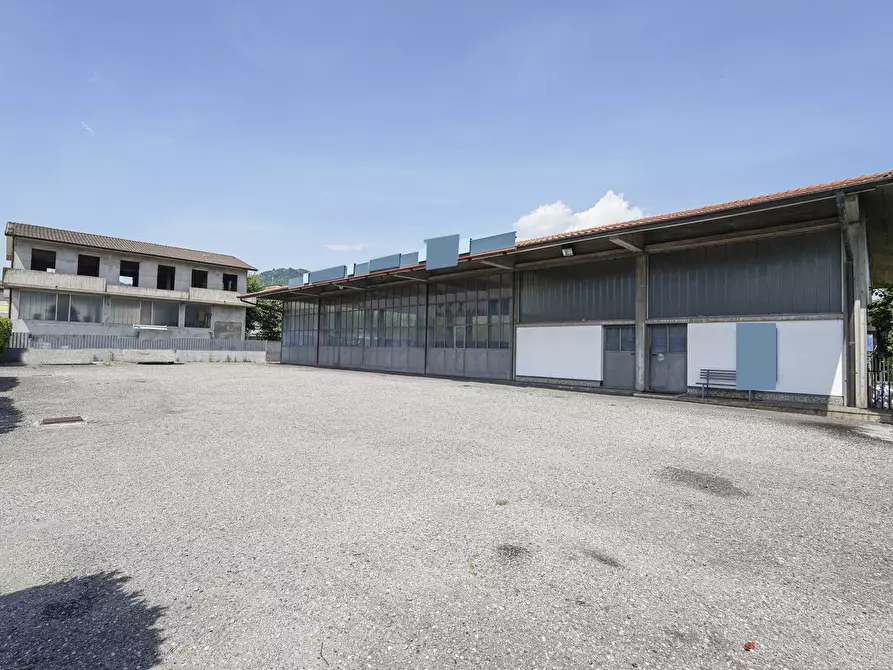 locale di sgombero in vendita a Carvico