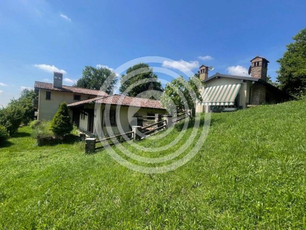 casa indipendente in vendita a Carvico