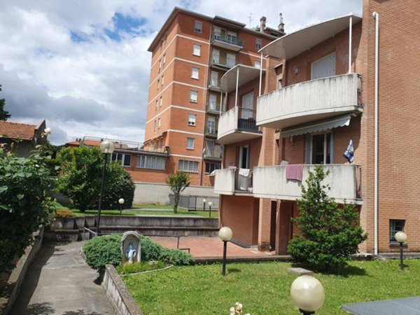 locale commerciale in vendita a Carvico