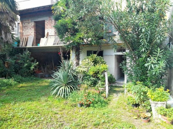 casa indipendente in vendita a Carvico