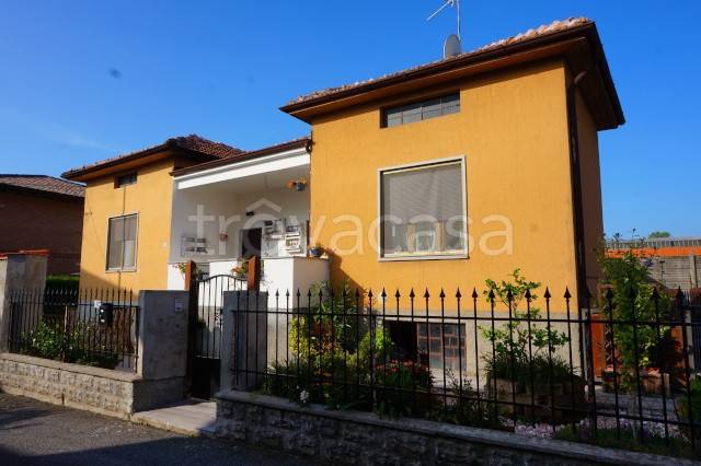 casa indipendente in vendita a Carvico