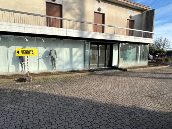 negozio in vendita a Carvico