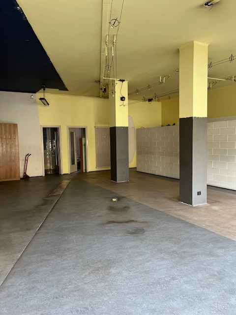 negozio in vendita a Carvico