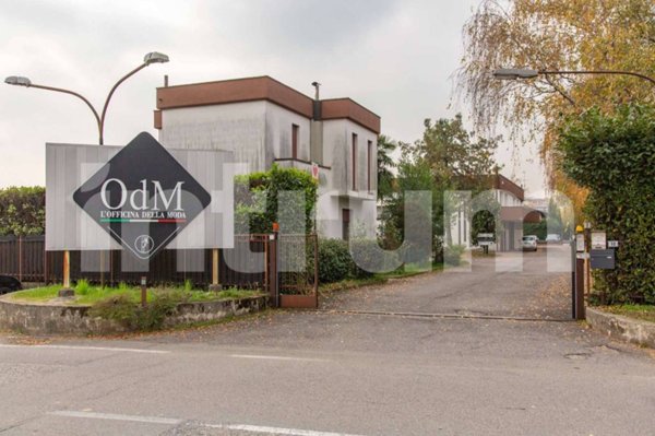 capannone in vendita a Carvico