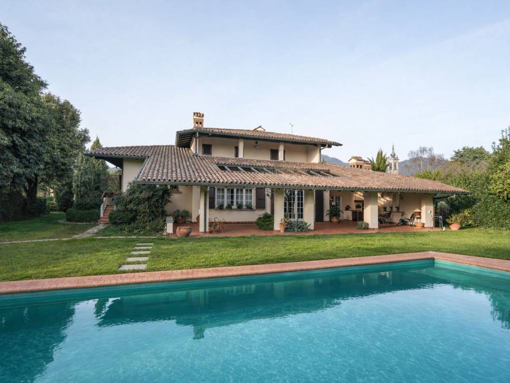 casa indipendente in vendita a Carvico