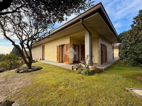 casa indipendente in vendita a Carvico