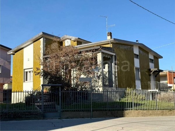 casa indipendente in vendita a Carvico