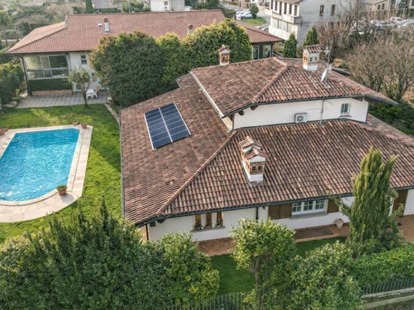 casa indipendente in vendita a Carvico