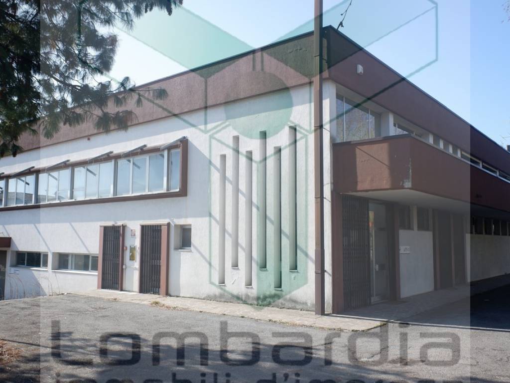 locale commerciale in vendita a Carvico