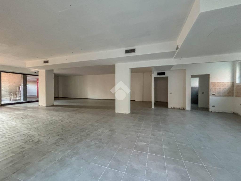 negozio in vendita a Carvico