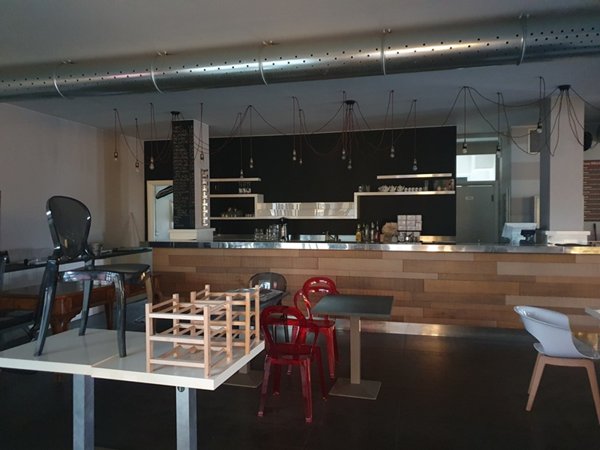 locale commerciale in vendita a Carvico