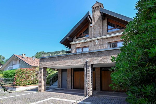 casa indipendente in vendita a Carvico