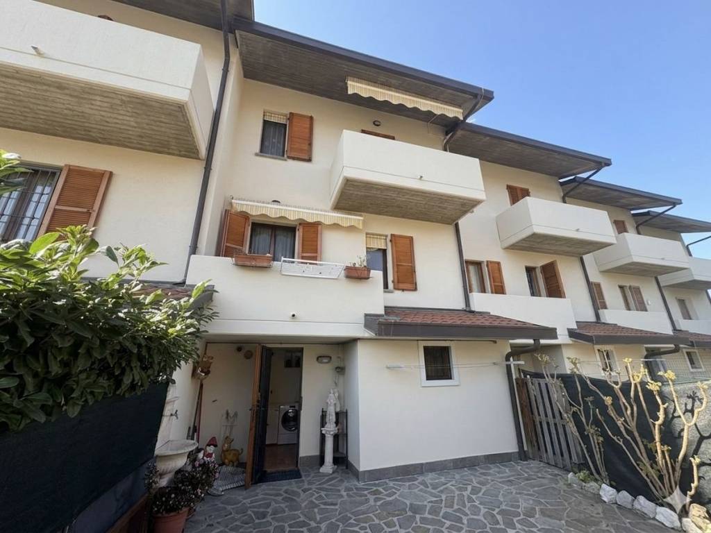 casa indipendente in vendita a Carvico