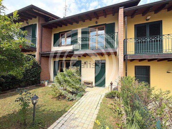 casa indipendente in vendita a Carvico