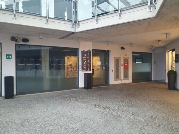 locale commerciale in vendita a Carvico