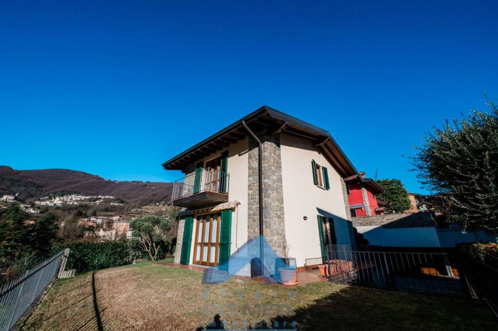 casa indipendente in vendita a Casazza in zona Mologno