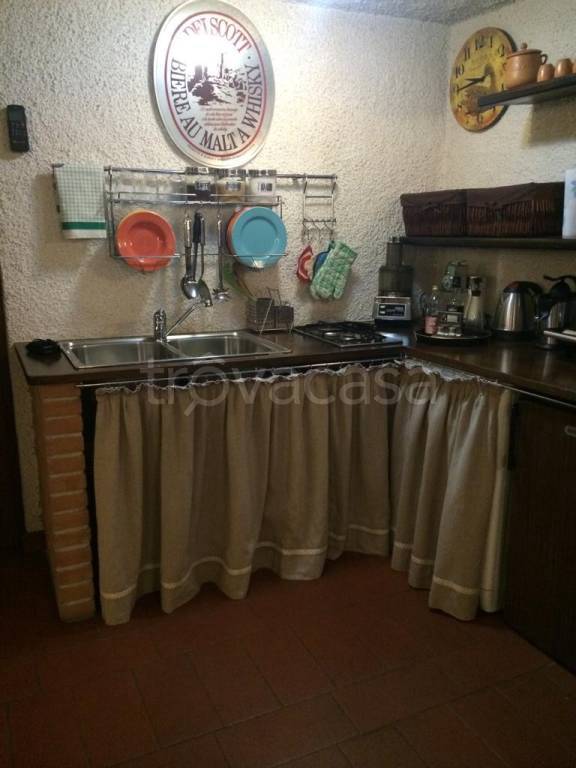 casa indipendente in vendita a Casazza in zona Colognola
