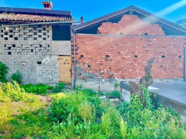appartamento in vendita a Casazza in zona Mologno
