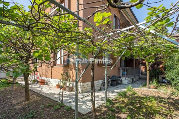 appartamento in vendita a Casazza in zona Colognola
