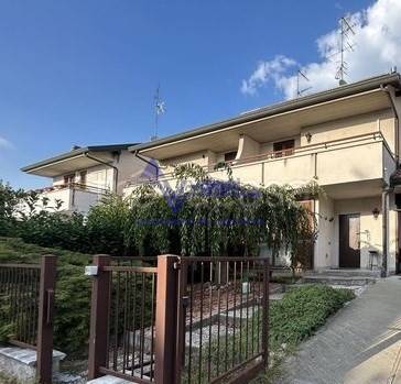 casa indipendente in vendita a Casazza in zona Colognola