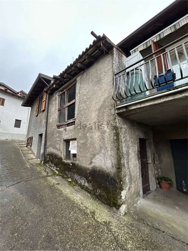 appartamento in vendita a Casazza in zona Colognola