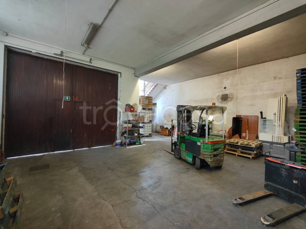 locale commerciale in vendita a Casazza