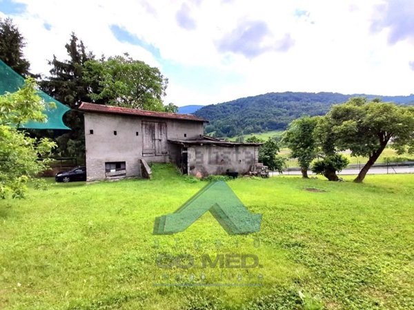 casa indipendente in vendita a Casazza in zona Mologno