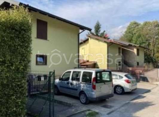 appartamento in vendita a Casazza in zona Colognola