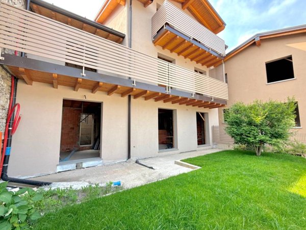 appartamento in vendita a Casazza in zona Mologno