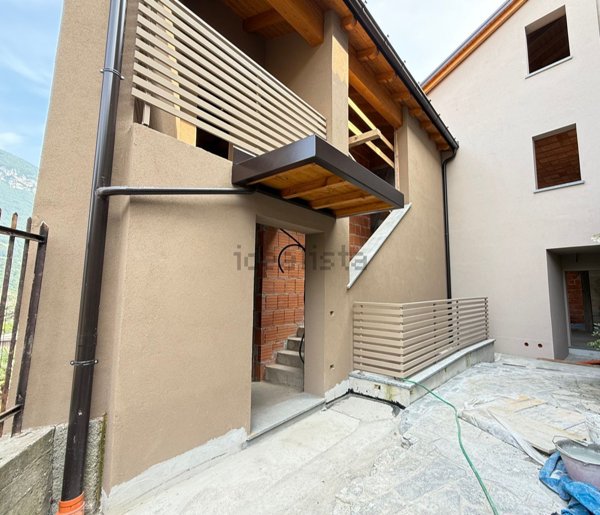 appartamento in vendita a Casazza in zona Mologno