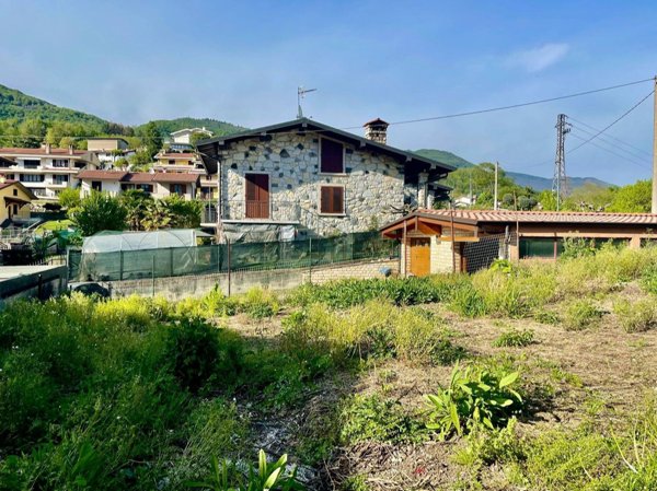 appartamento in vendita a Casazza in zona Mologno