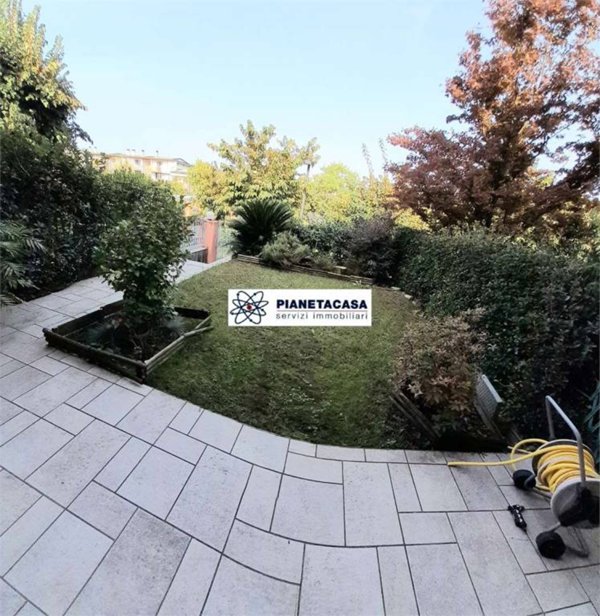 casa indipendente in vendita a Casazza in zona Colognola