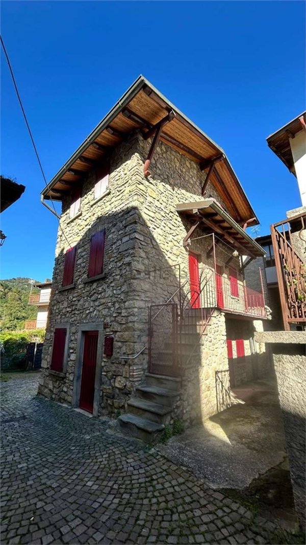 casa indipendente in vendita a Casazza in zona Mologno