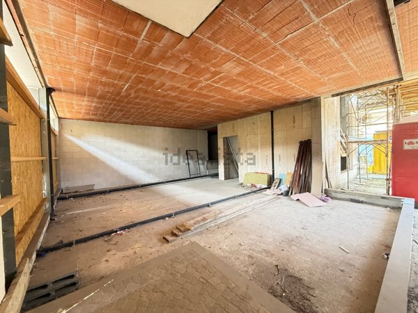 locale commerciale in vendita a Casazza