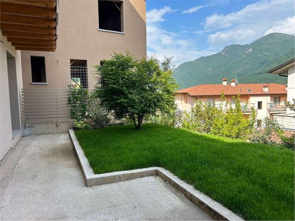 appartamento in vendita a Casazza in zona Mologno