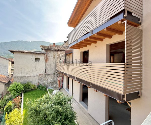 appartamento in vendita a Casazza in zona Mologno