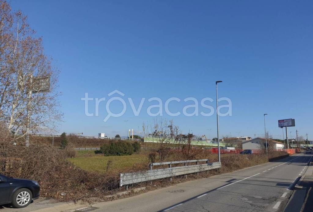 terreno edificabile in vendita a Casazza in zona Colognola