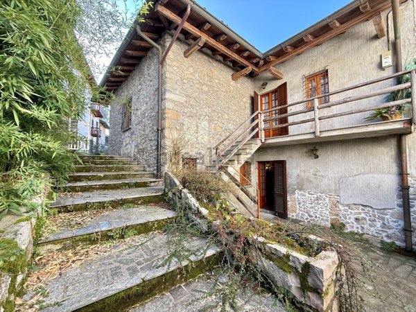 casa indipendente in vendita a Casazza in zona Colognola