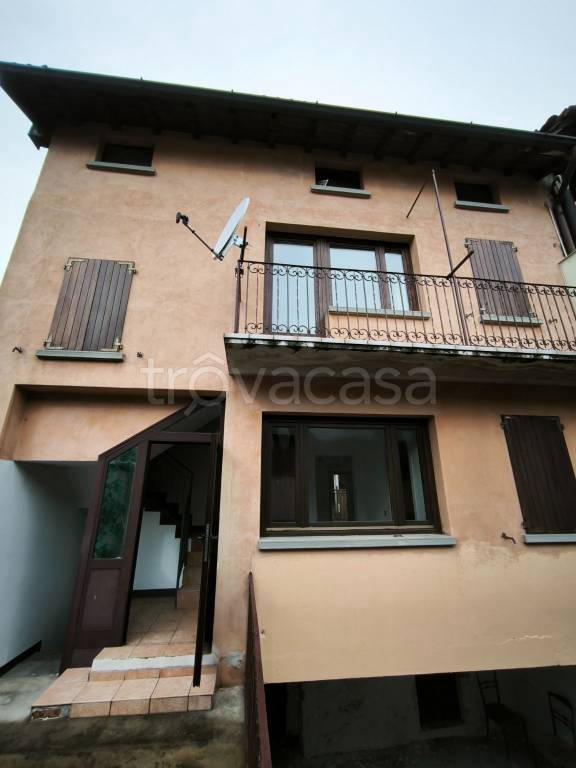 casa indipendente in vendita a Casazza in zona Mologno