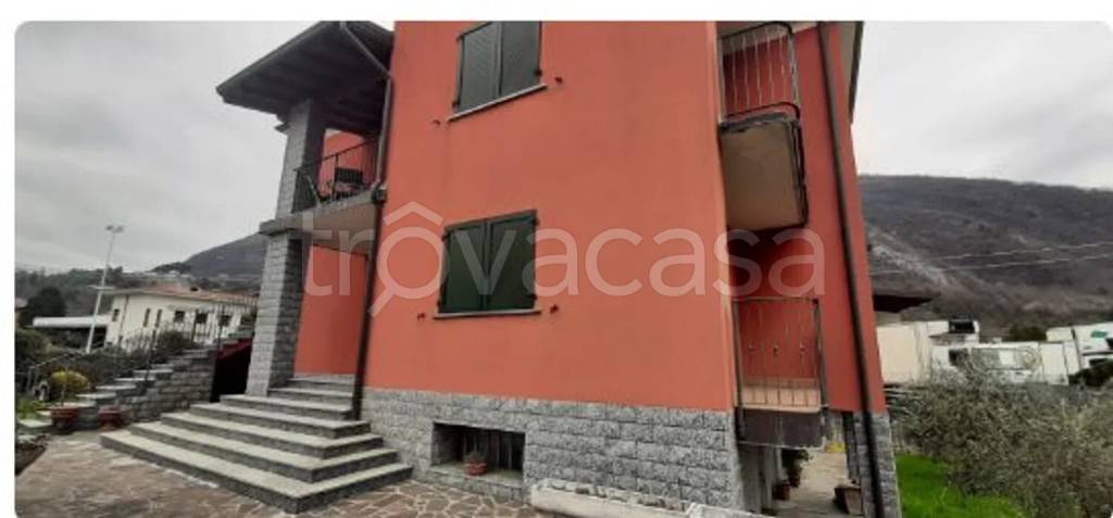 casa indipendente in vendita a Casazza