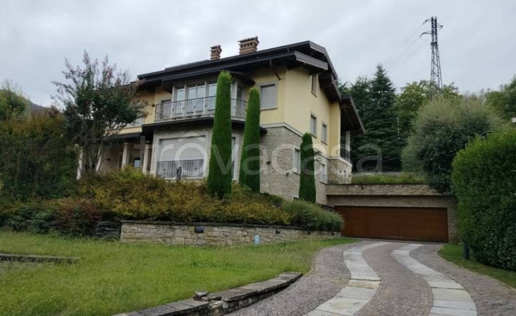 casa indipendente in vendita a Casazza