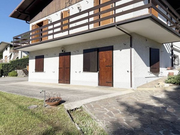 appartamento in vendita a Casazza in zona Colognola