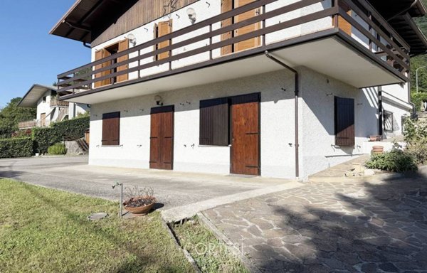 appartamento in vendita a Casazza in zona Colognola