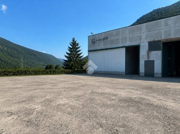 locale commerciale in vendita a Casazza