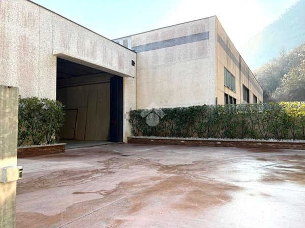 locale di sgombero in vendita a Casazza