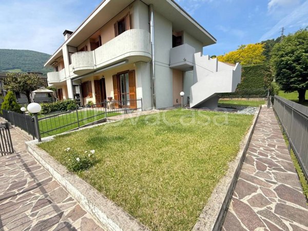 appartamento in vendita a Casazza in zona Mologno