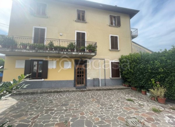 appartamento in vendita a Casazza in zona Colognola