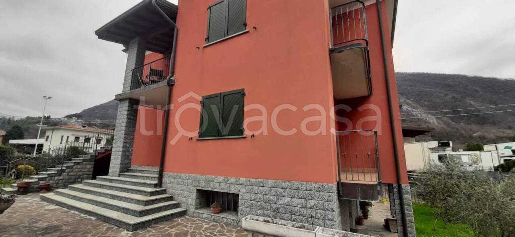 appartamento in vendita a Casazza in zona Mologno